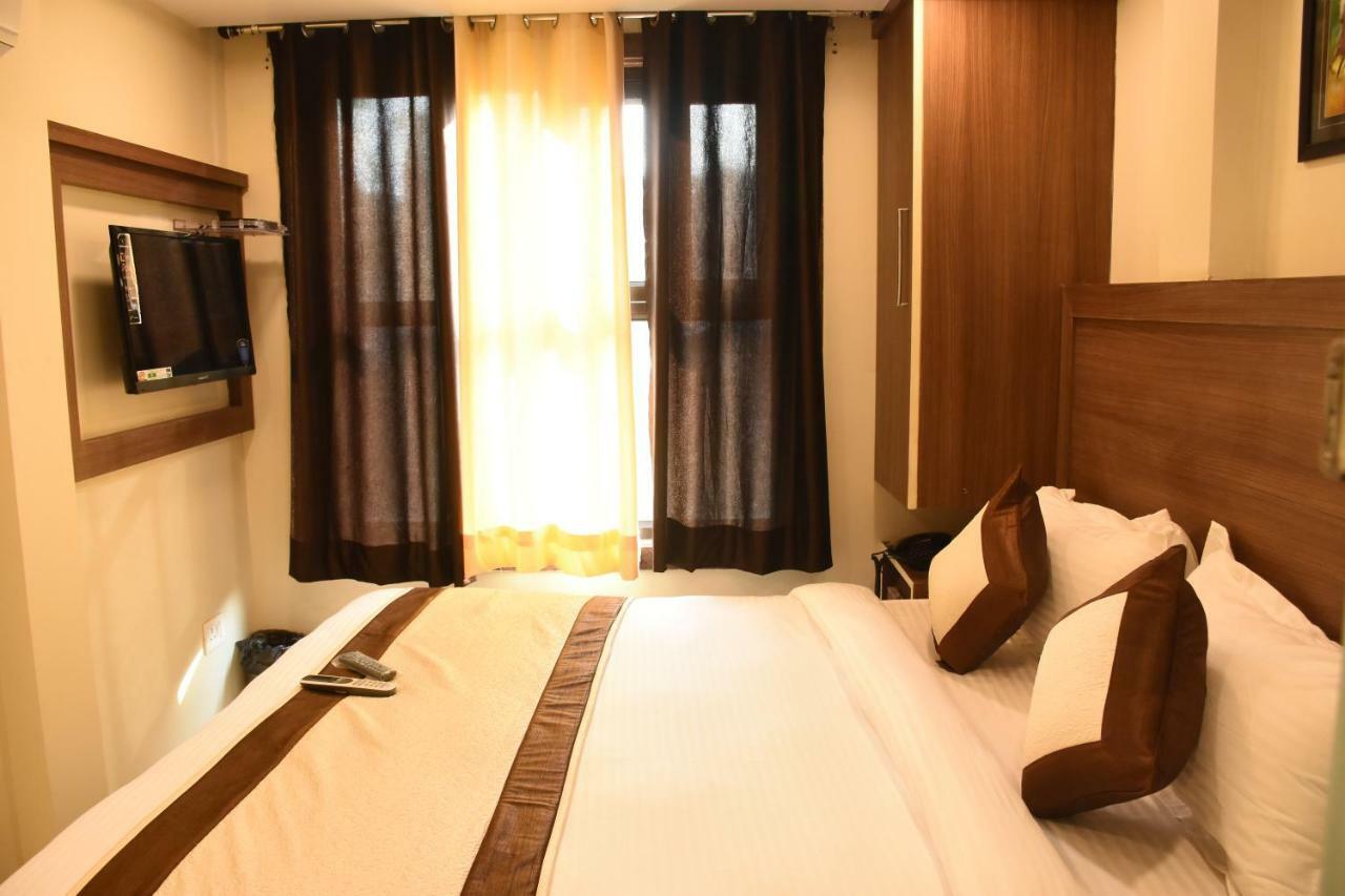 Hotel Kaushal Palace New Delhi Exteriör bild